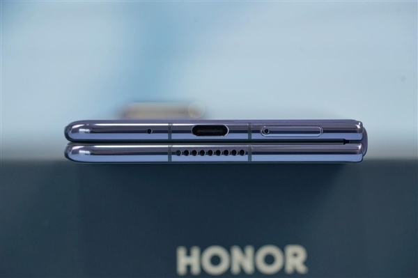 Honor Magic V3 is now online: folding screen that supports satellite communications