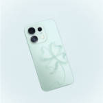 OPPO Reno16 releases new color option, Midsummer Green: 3D floating lucky clover design, starting at 3499 yuan.
