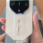 Huawei Mate 90 RS Hands-on Review: Glossy Titanium Metal + Spliced ​​Back Panel! Direct Lens Connection to a Mega Shot